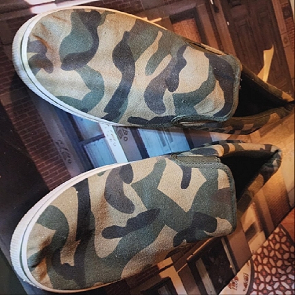 🪖 Camo Slides, Off Brand, Size US10, Like new 🪖